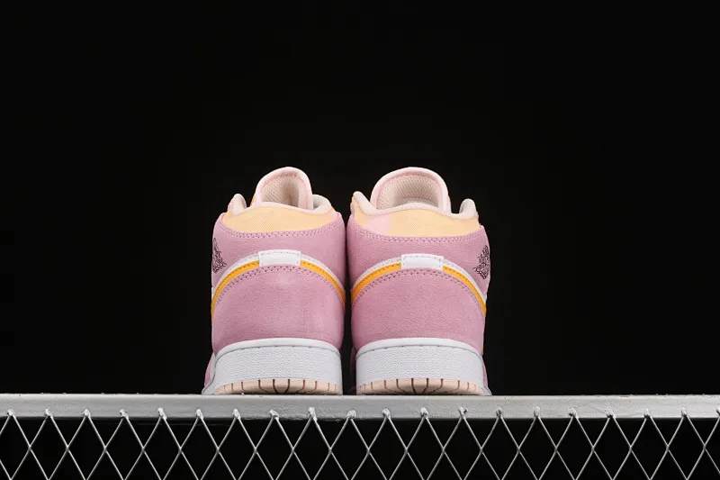 All Categories Air Jordan Jordan Series Basketball Shoes Air Jordan 1 Mid Air Jordan 1 Mid AJ1 Joe 1 Girly Pink China Basketball Shoes DC9517-600